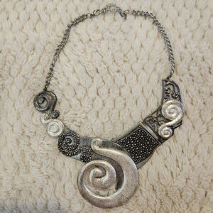 #0173 Lucia silver toned statement necklace